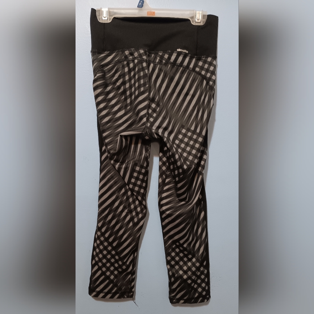 2 For 20$ Stylish Black and Gray Patterned Leggings - Picture 3 of 4